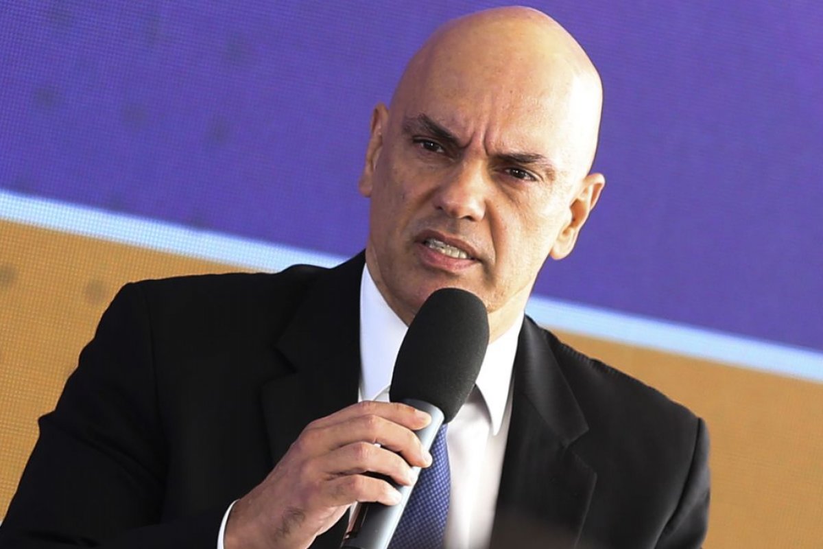 Alexandre de Moraes determina multa de R$ 100 mil por hora para veículos que obstruírem lugares públicos