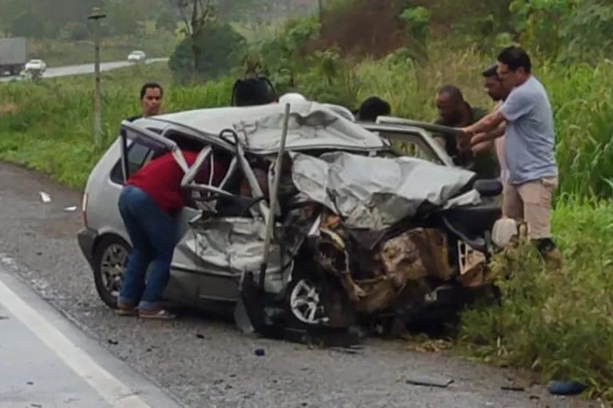 Acidente deixa três pessoas mortas e uma ferida na BR-101