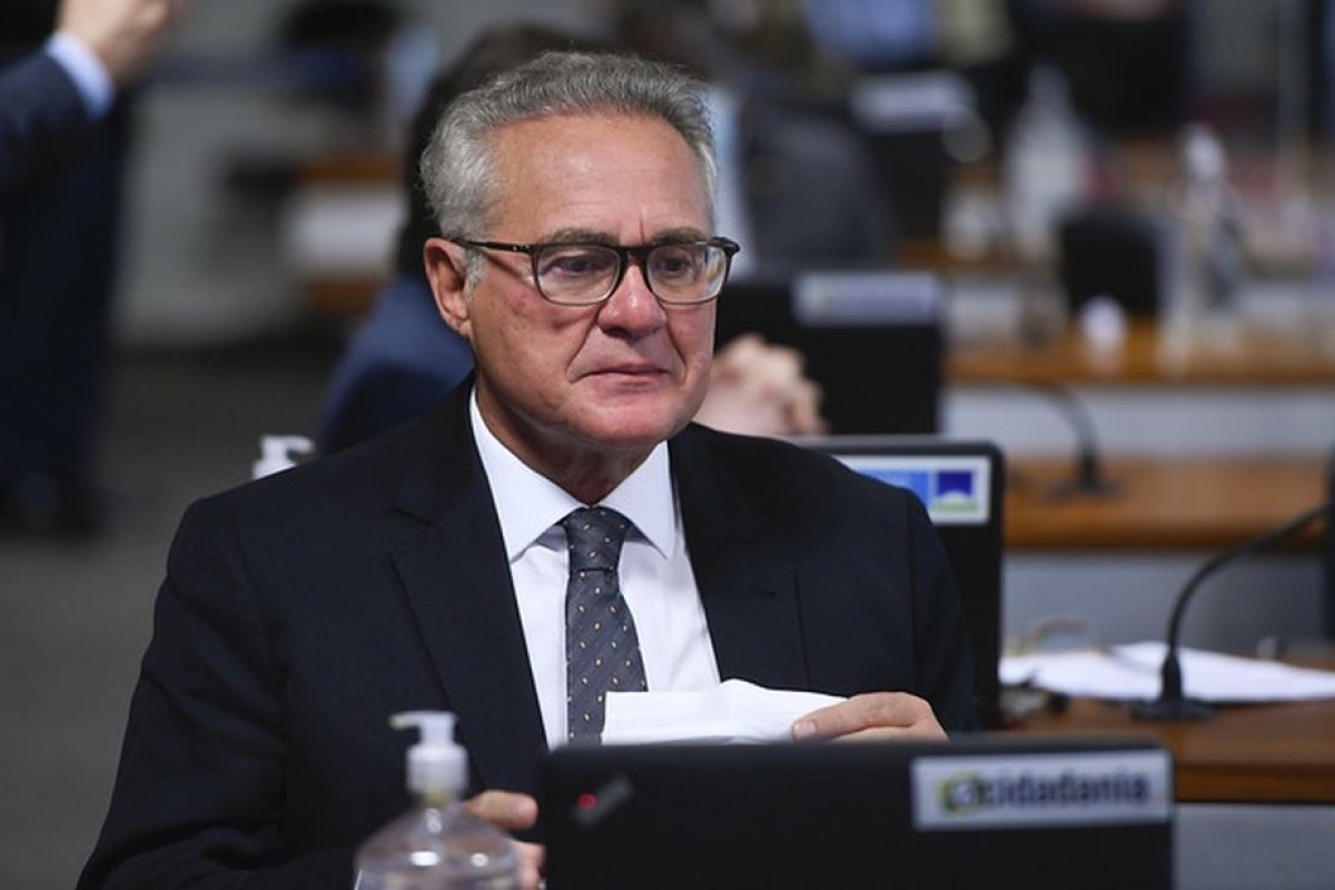 Calheiros faz críticas a PEC de Transição e diz que “aliança com o Centrão” vai contra as urnas