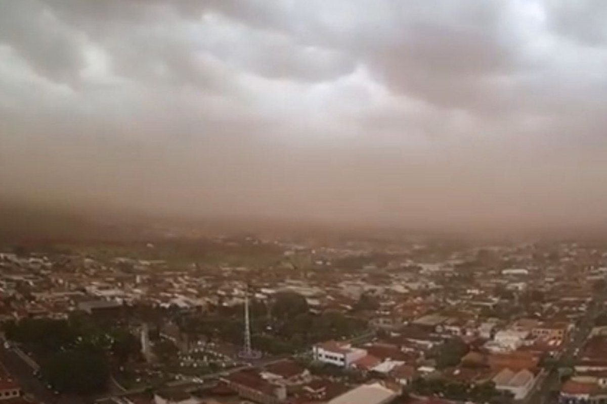 Vídeo: tempestade de areia atinge municípios no interior de São Paulo