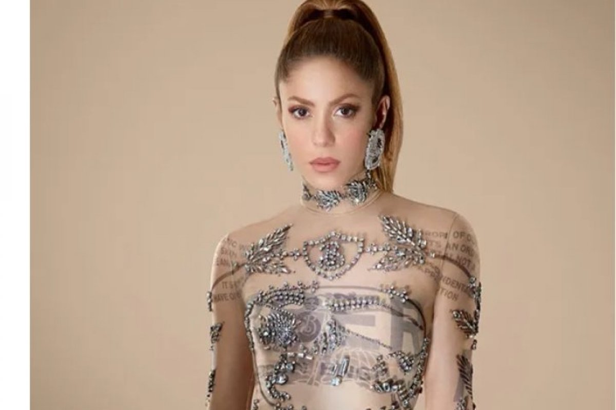 Burberry convida Shakira para estrelar sua campanha que celebra as festas de final de ano!