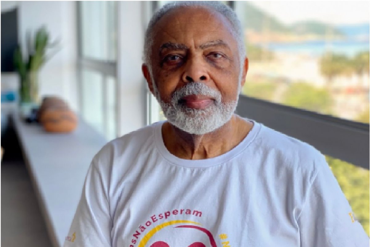 Gilberto Gil fala sobre sua obra na Bienal de Salvador nesta segunda-feira (14)