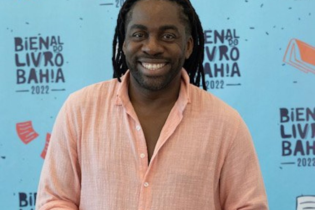 Lázaro Ramos lota a Arena Jovem da Bienal no lançamento do seu primeiro livro para adolescentes!