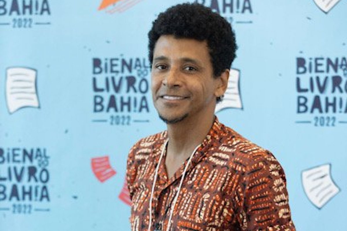 Café Literário abre espaço para debater linguagem cinematográfica, com Aldri Anunciação e Fanny Oliveira!