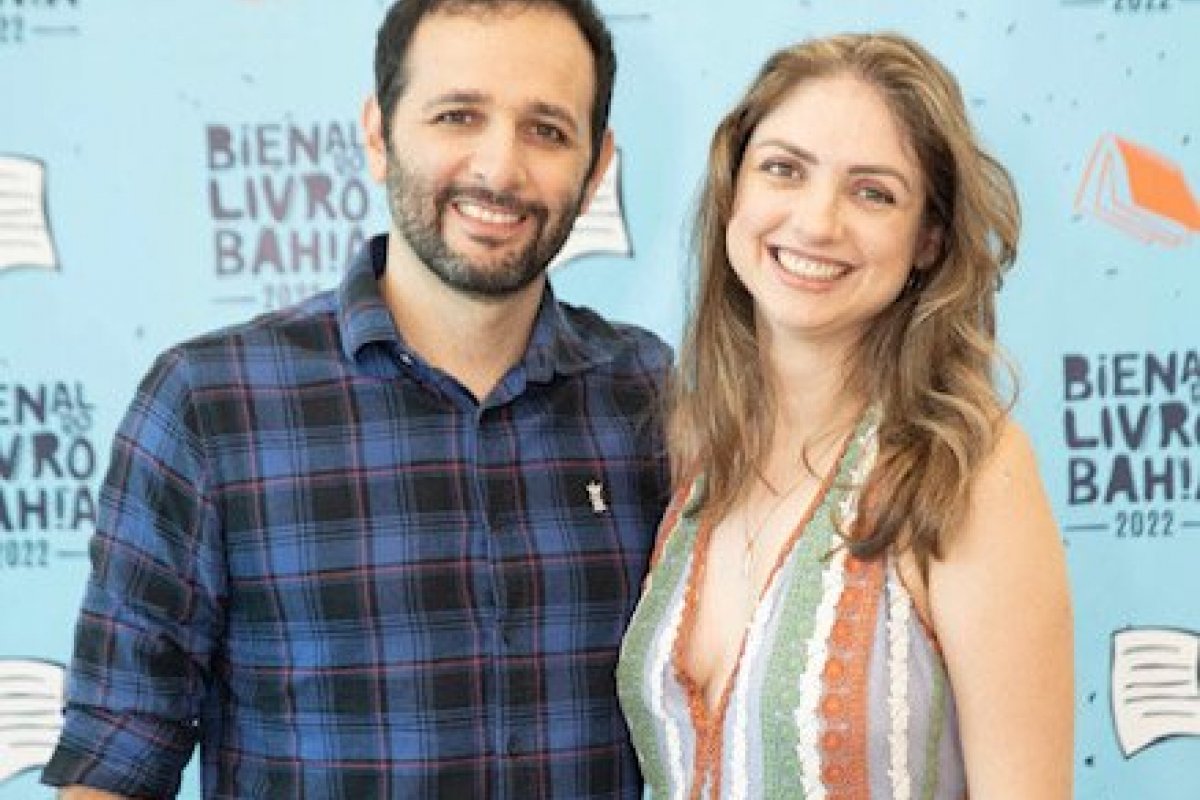 Mari Fulfaro e Iberê Thenório lançam na Bienal o novo livro “O guia de sobrevivência na natureza do Manual do Mundo”!