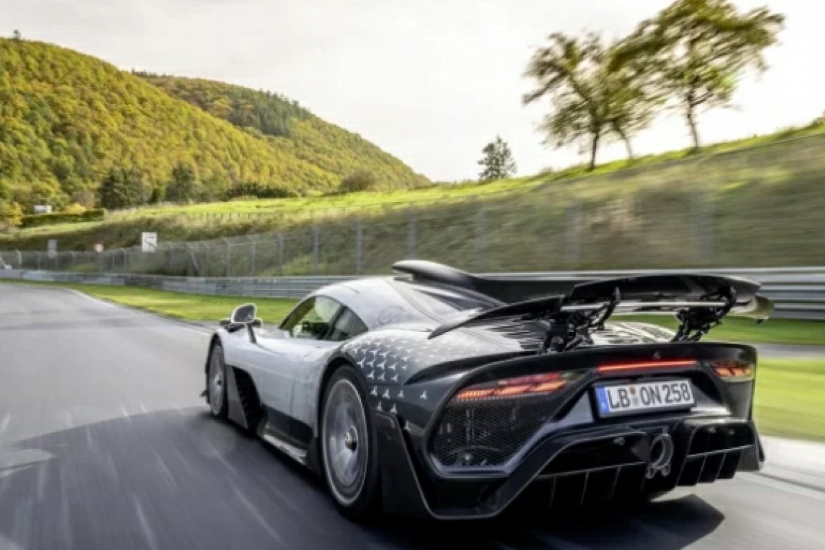 Mercedes Benz AMG One percorre circuito de Nurburgring em menos de 6 minutos 