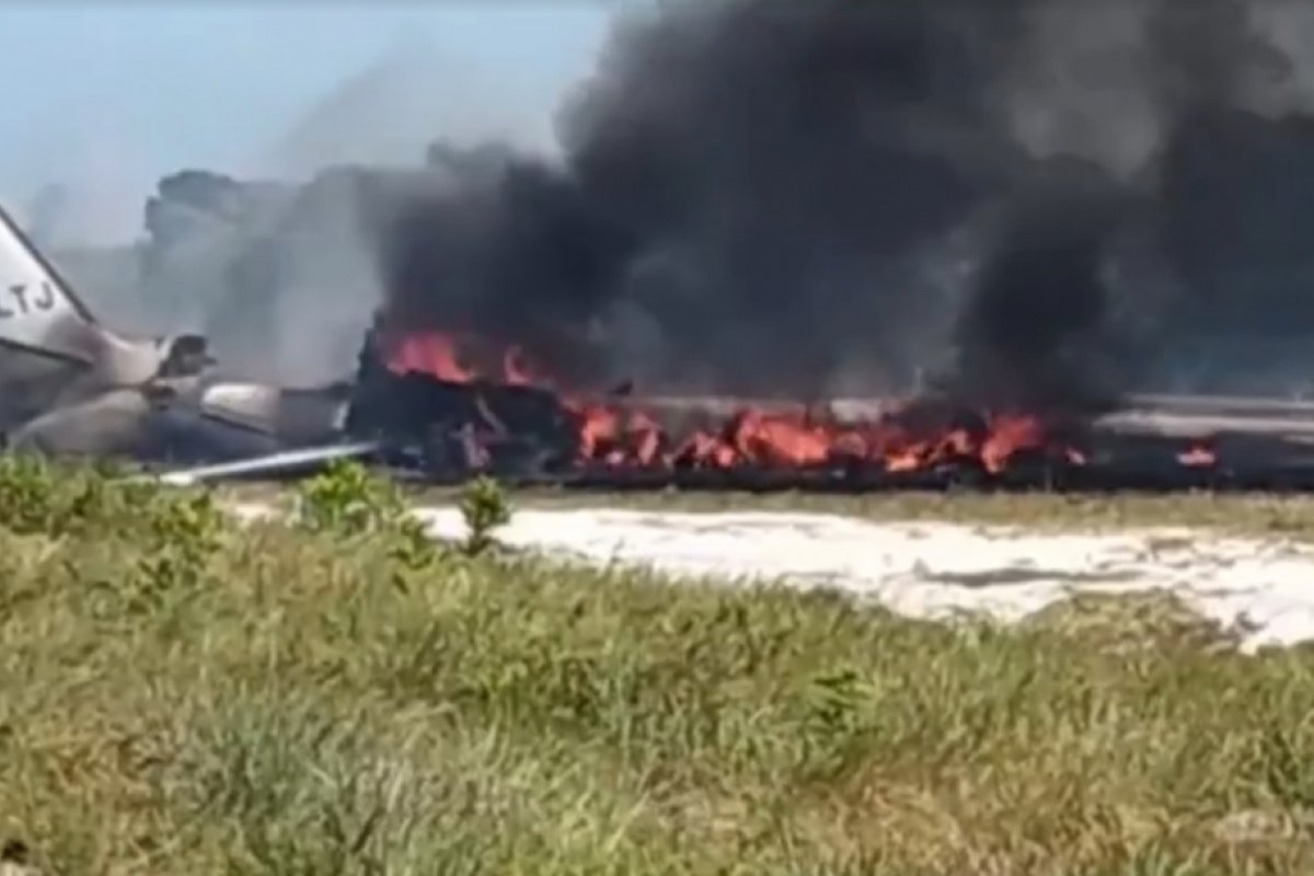 Quatro sobreviventes de acidente de avião na Bahia são transferidos para SP