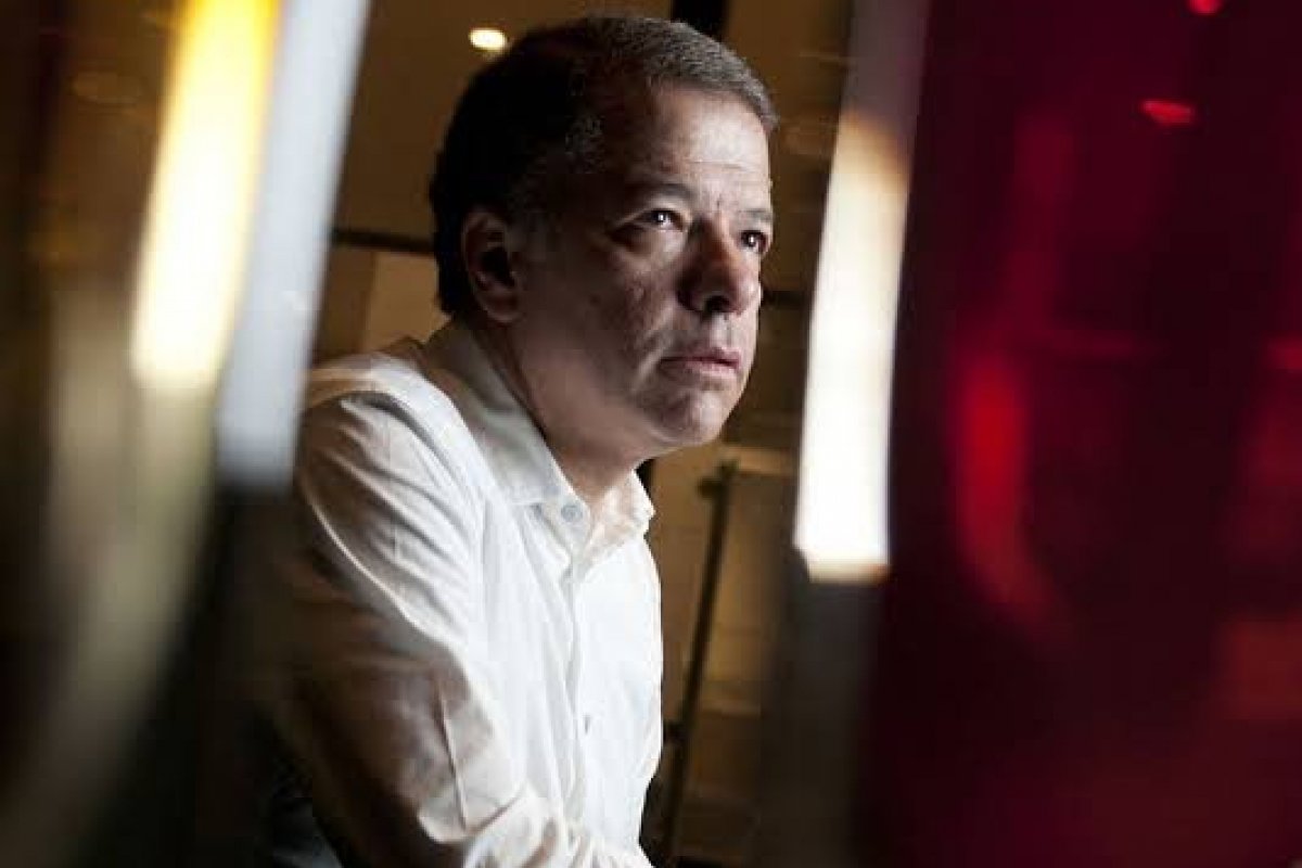 TSE vê 'irregularidade grave' em doação de dono do jato que levou Lula ao Egito