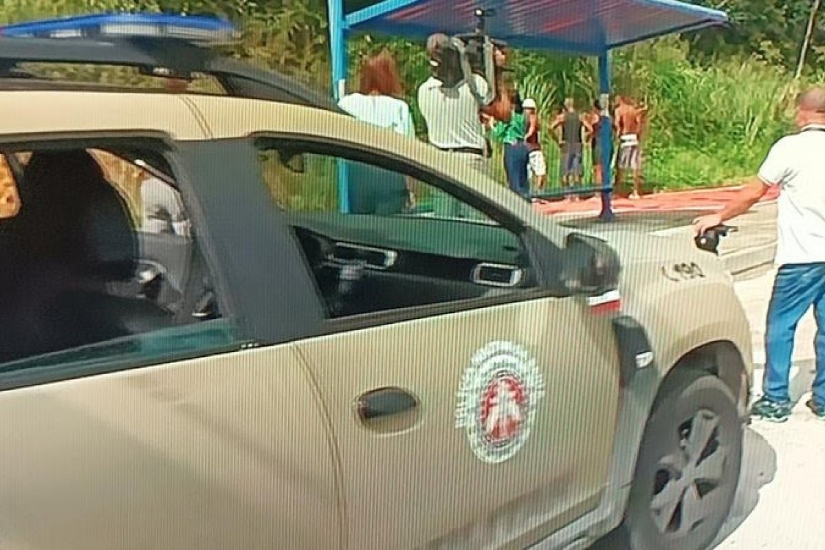 Vigilante é morto com a tiros em ponto de ônibus em Salvador