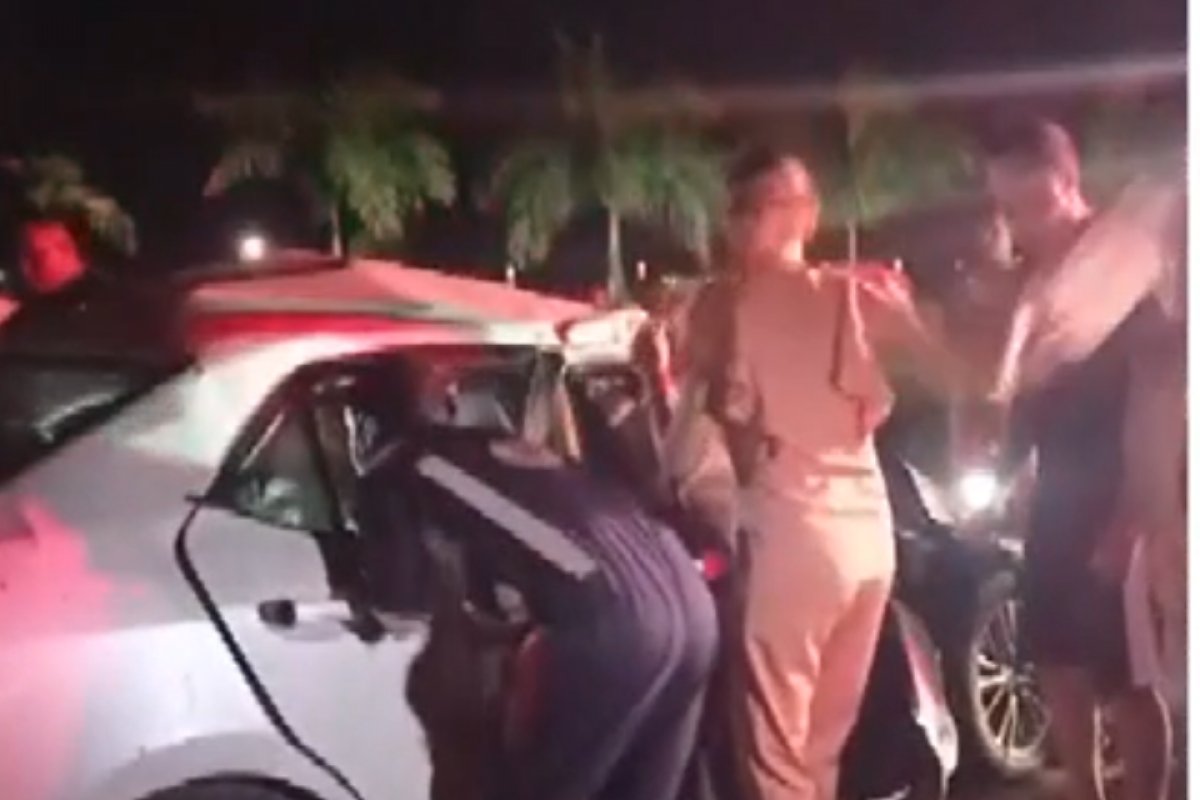 Bahia: idosa de 91 anos morre em batida entre dois carros e um ônibus de turismo