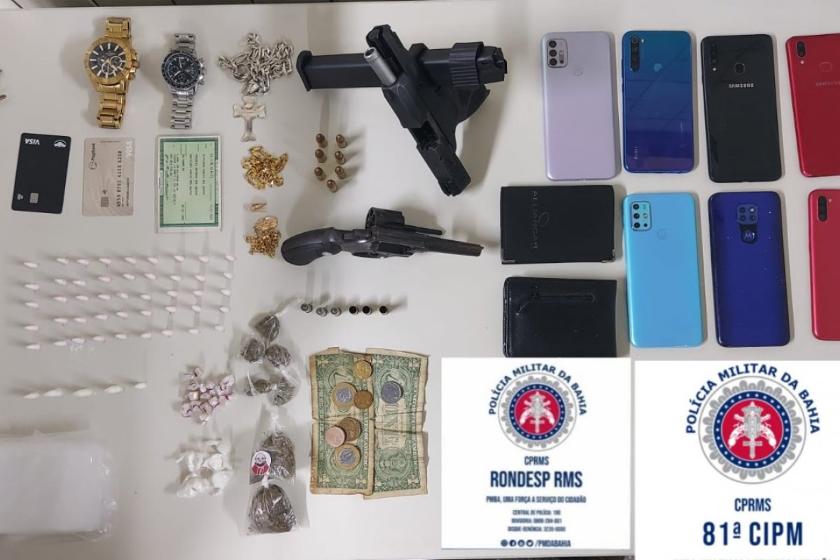 Polícia Militar apreende armas e drogas no bairro de Itinga