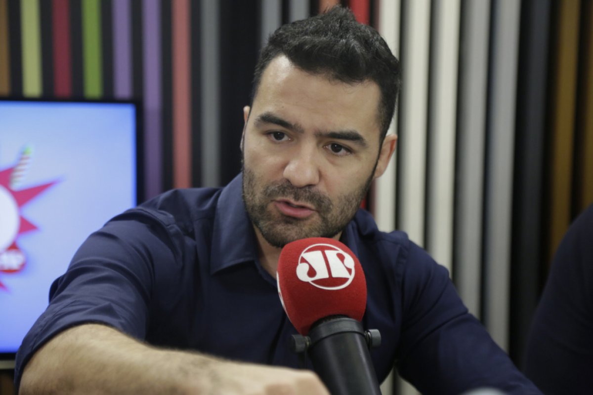 DEM expulsa deputado Arthur do Val por descumprir estatuto