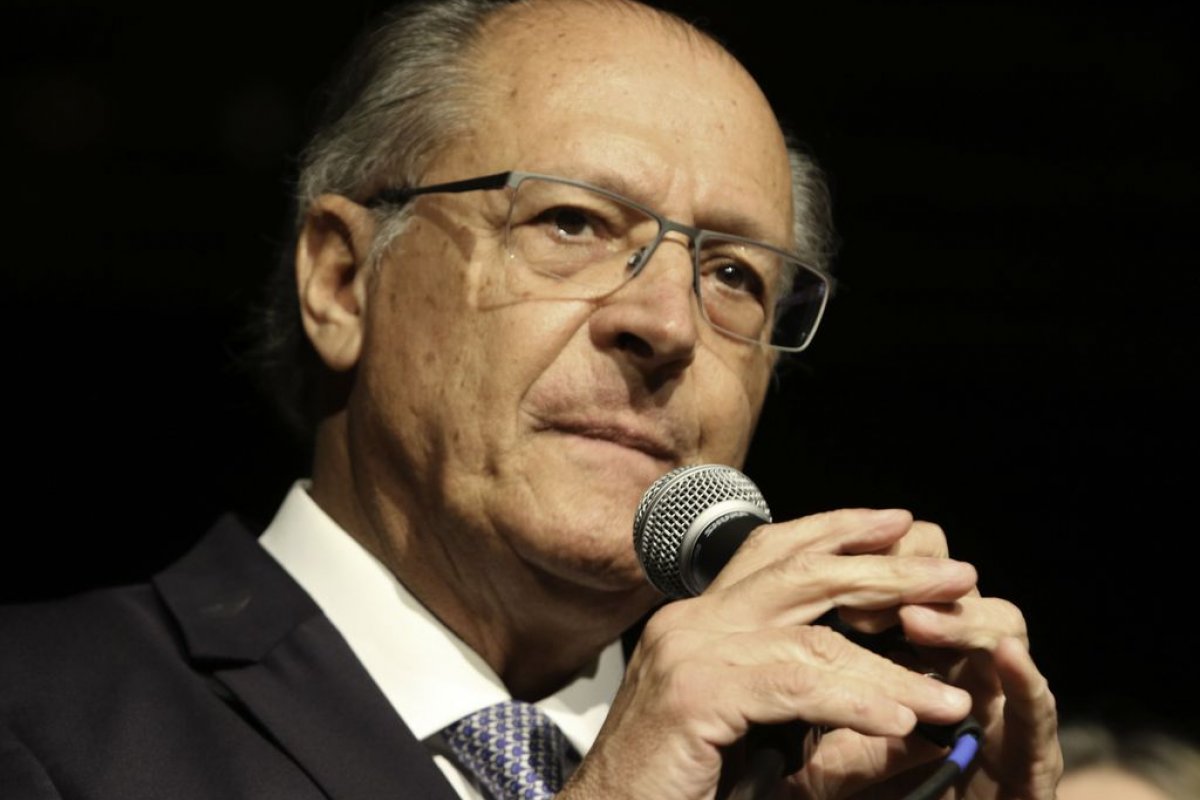 Equipe de Transição diz que gastos com Auxílio Brasil deve ser de R$ 170 bilhões, sem prazo de validade