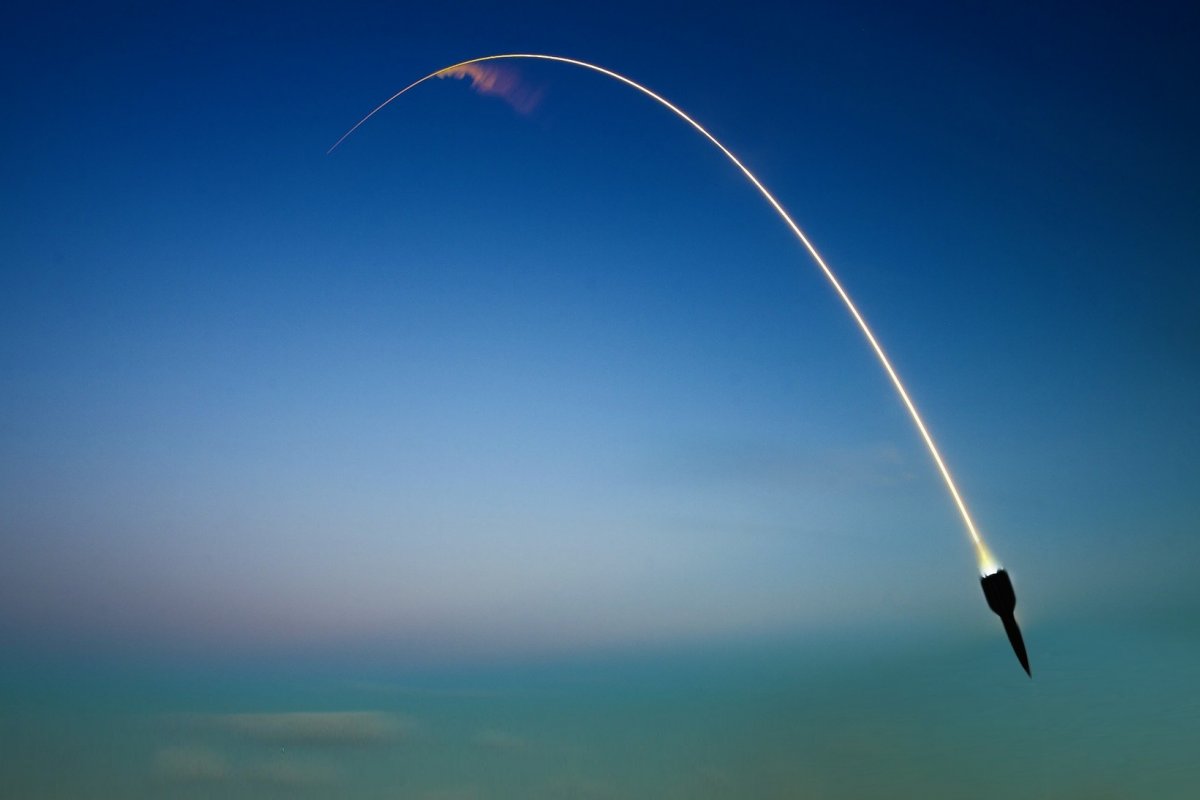 Coreia do Norte dispara míssil balístico em direção ao mar da Coreia do Sul