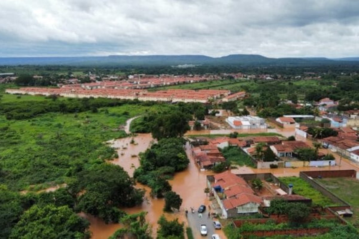 Inmet alerta para chuvas intensas em regiões da Bahia; confira