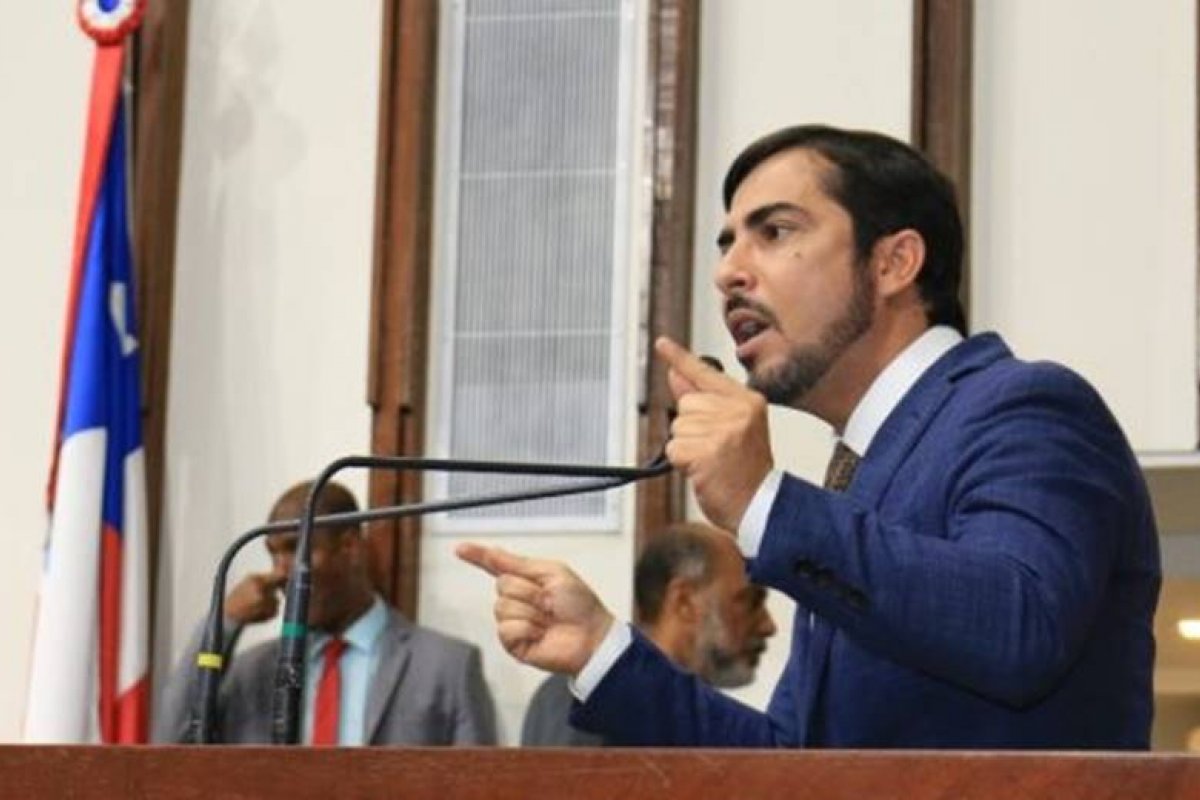 Depois de episódio de brigas, deputado Marcell Morais demite primo
