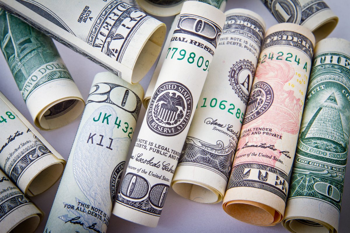 Ibovespa recua mais de 2% nesta quinta-feira (17); dólar sobe