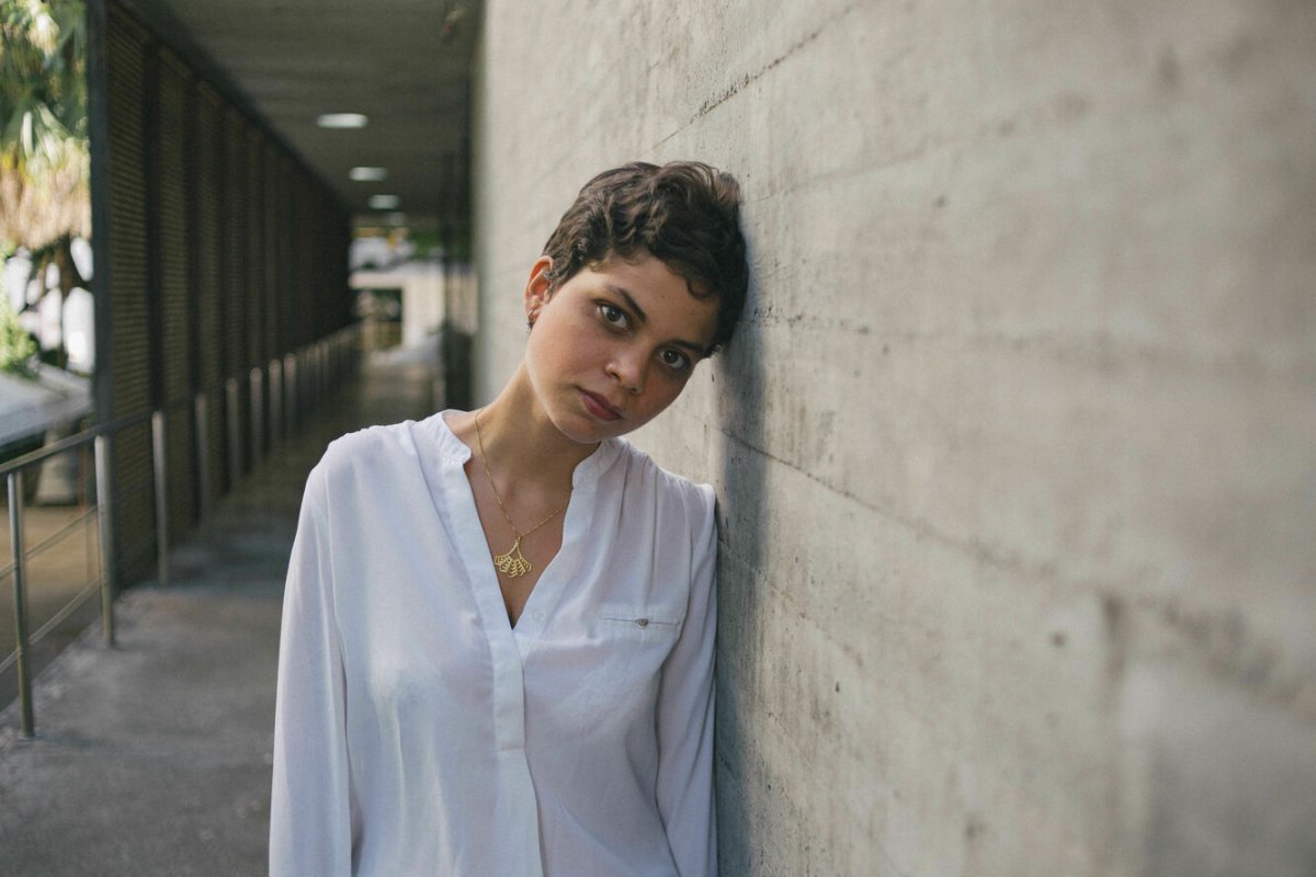 Catharina Azevedo lança seu livro de estreia pela Mormaço Editorial!