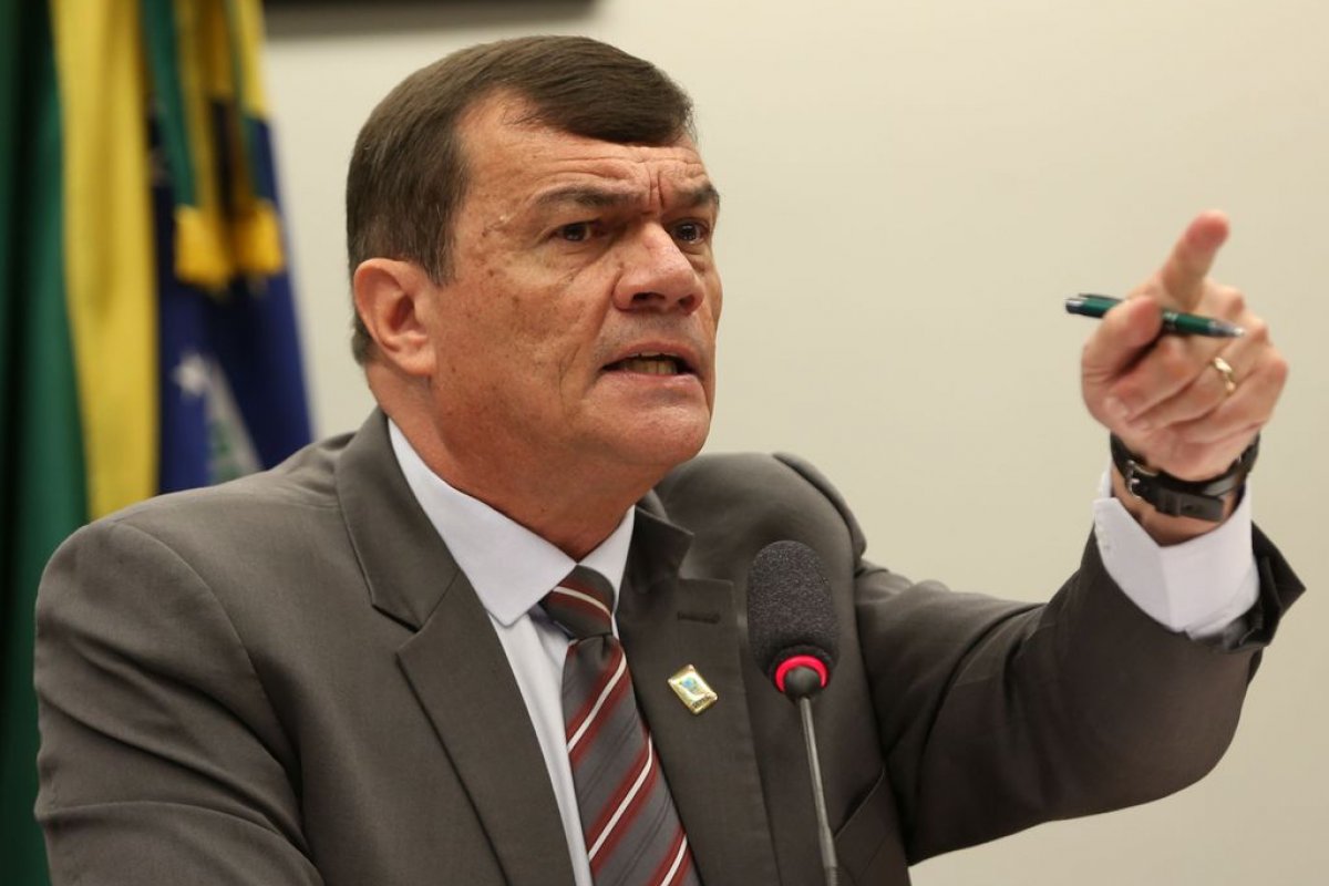 André Mendonça será o relator do pedido de impeachment contra o ministro da Defesa