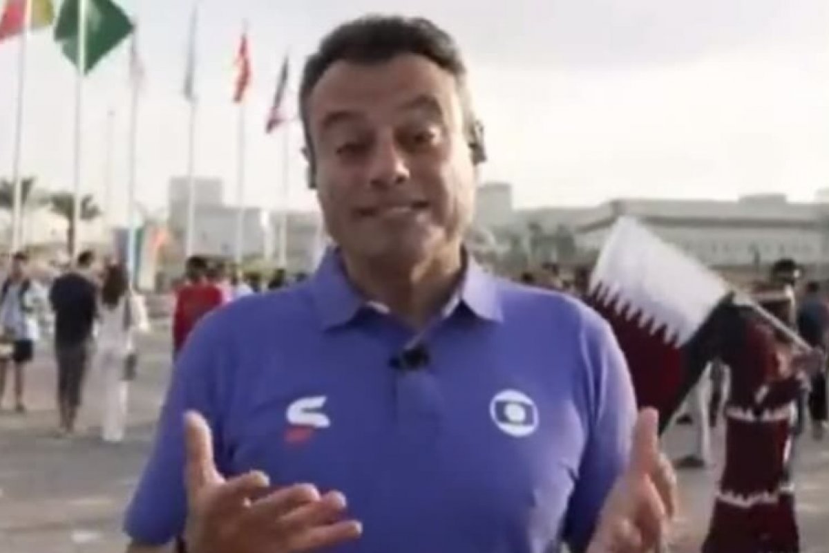 Vídeo: Eric Faria, da Globo, leva trombada de torcedor e revida com empurrão