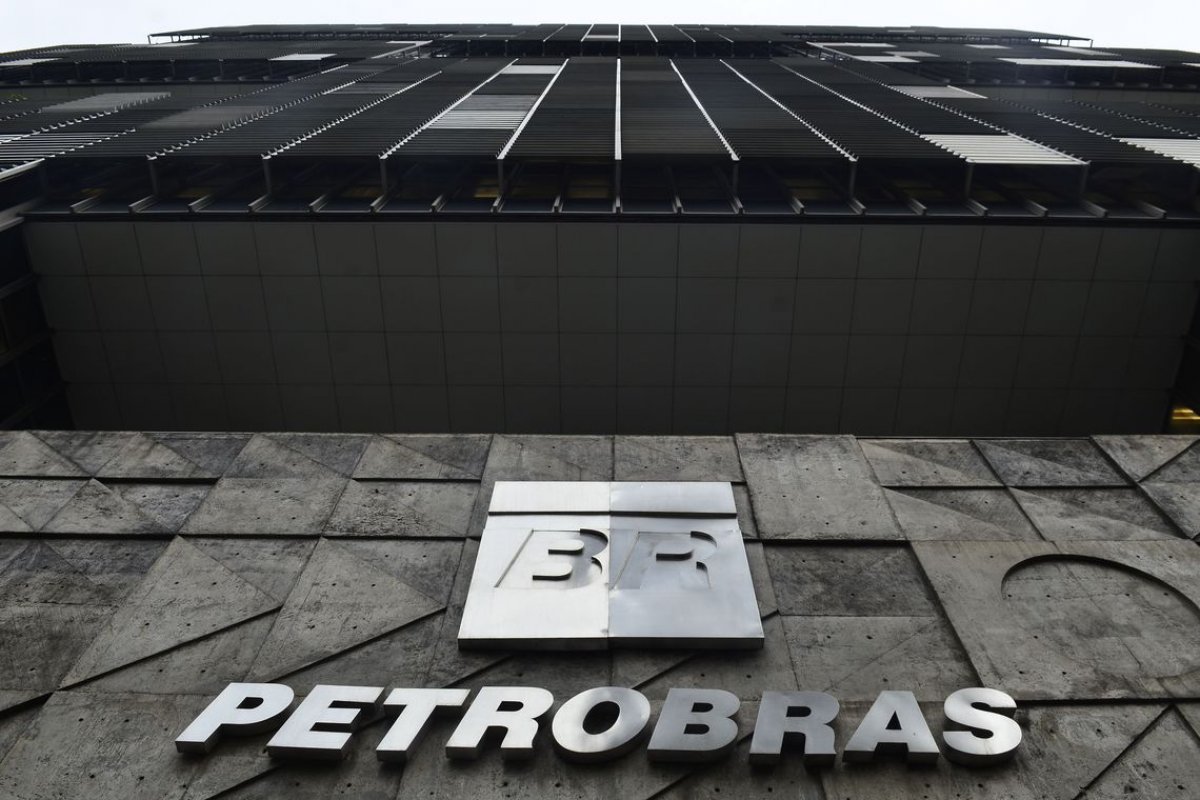 Petrobras vende ações da Liquigás por R$ 3,7 bilhões