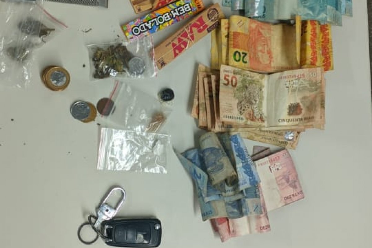 Casal é preso com 1kg de maconha no Costa Azul
