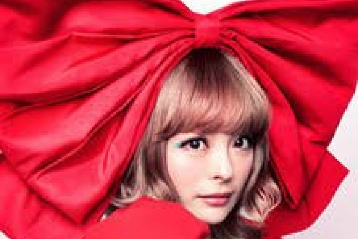 Crocs lança collab com o ícone do pop japonês Kyary Pamyu Pamyu