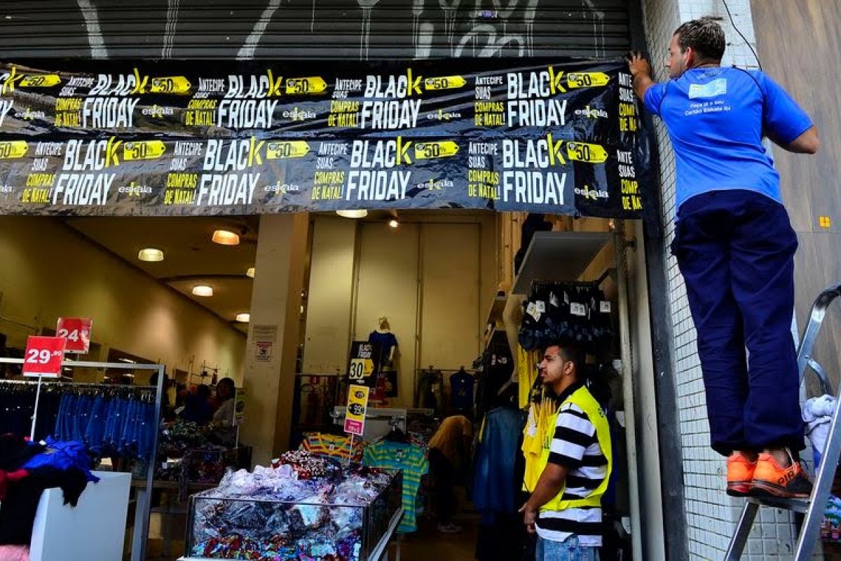 Black Friday: 79% dos brasileiros da classe C pretendem gastar acima de R$ 1.000