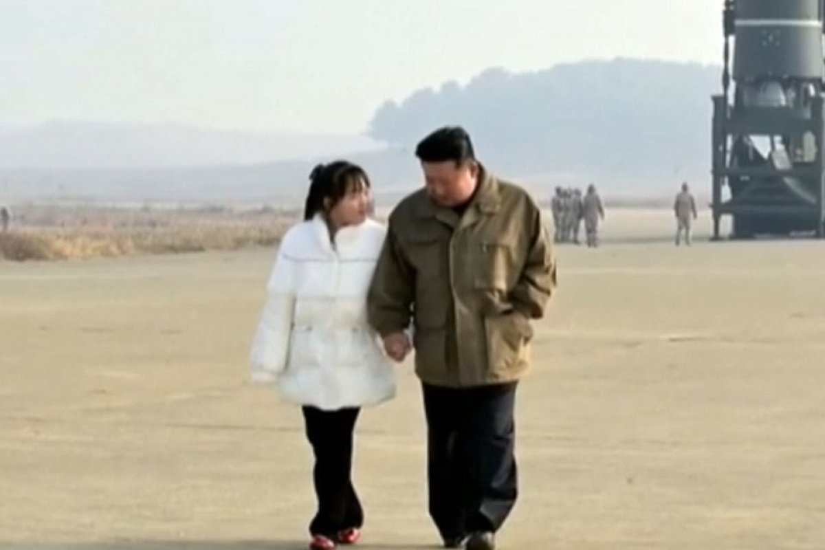 Primeira aparição de Kim Jong-un com filha revela linha de sucessão, dizem analistas