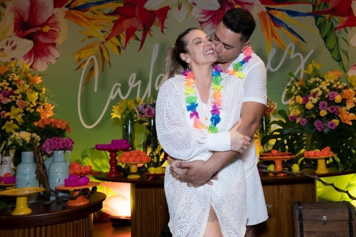 Carla Perez comemora aniversário em Ilha particular!