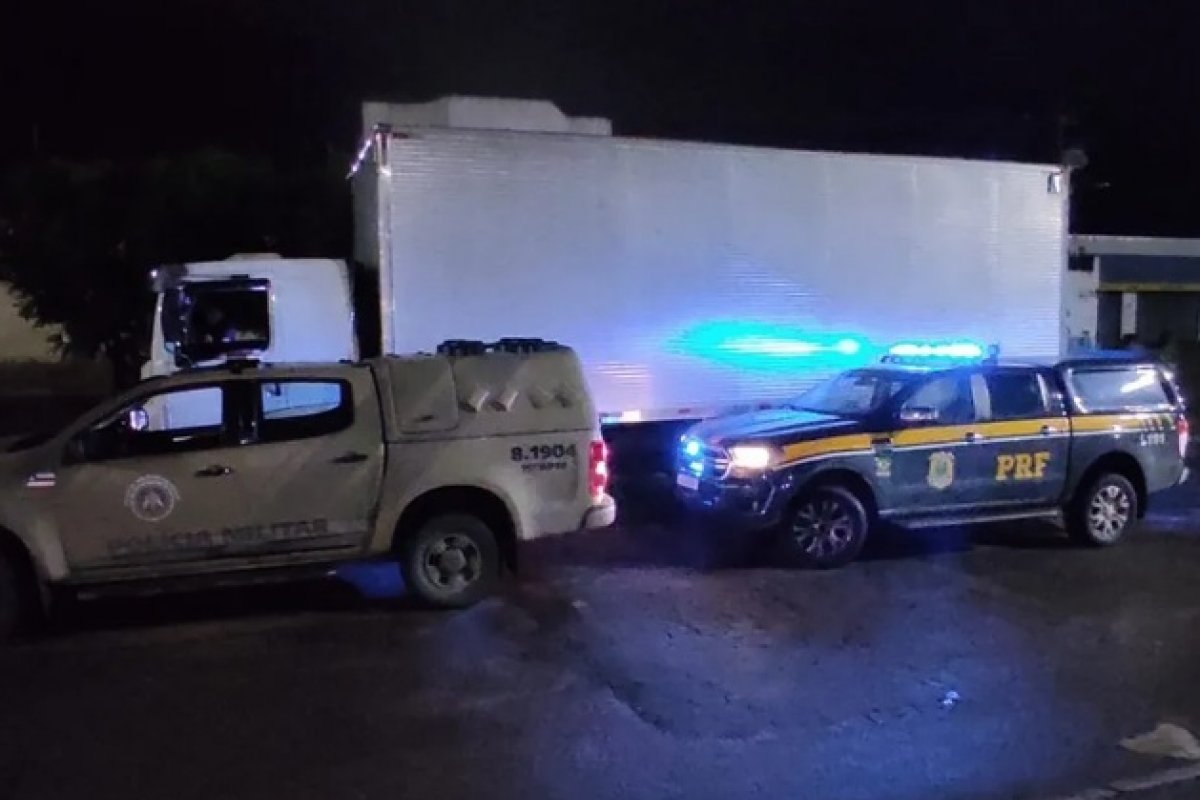 Caminhão contendo 359 mil maços de cigarros é apreendida no sudoeste da Bahia