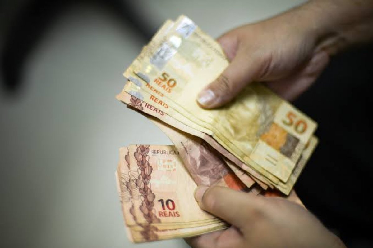 13º salário pode injetar até R$ 250 bilhões na economia até dezembro