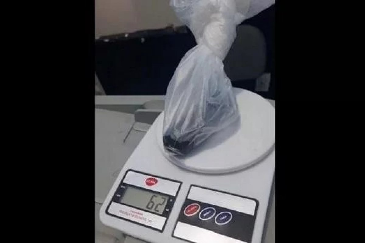 Mulher é presa ao tentar entrar em penitenciária com droga