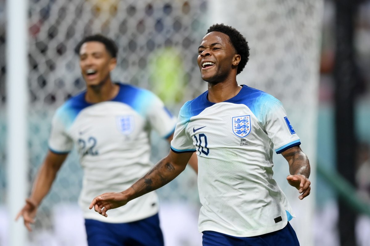 Inglaterra massacra Irã e vence partida em estreia na Copa do Mundo por 6 a 2