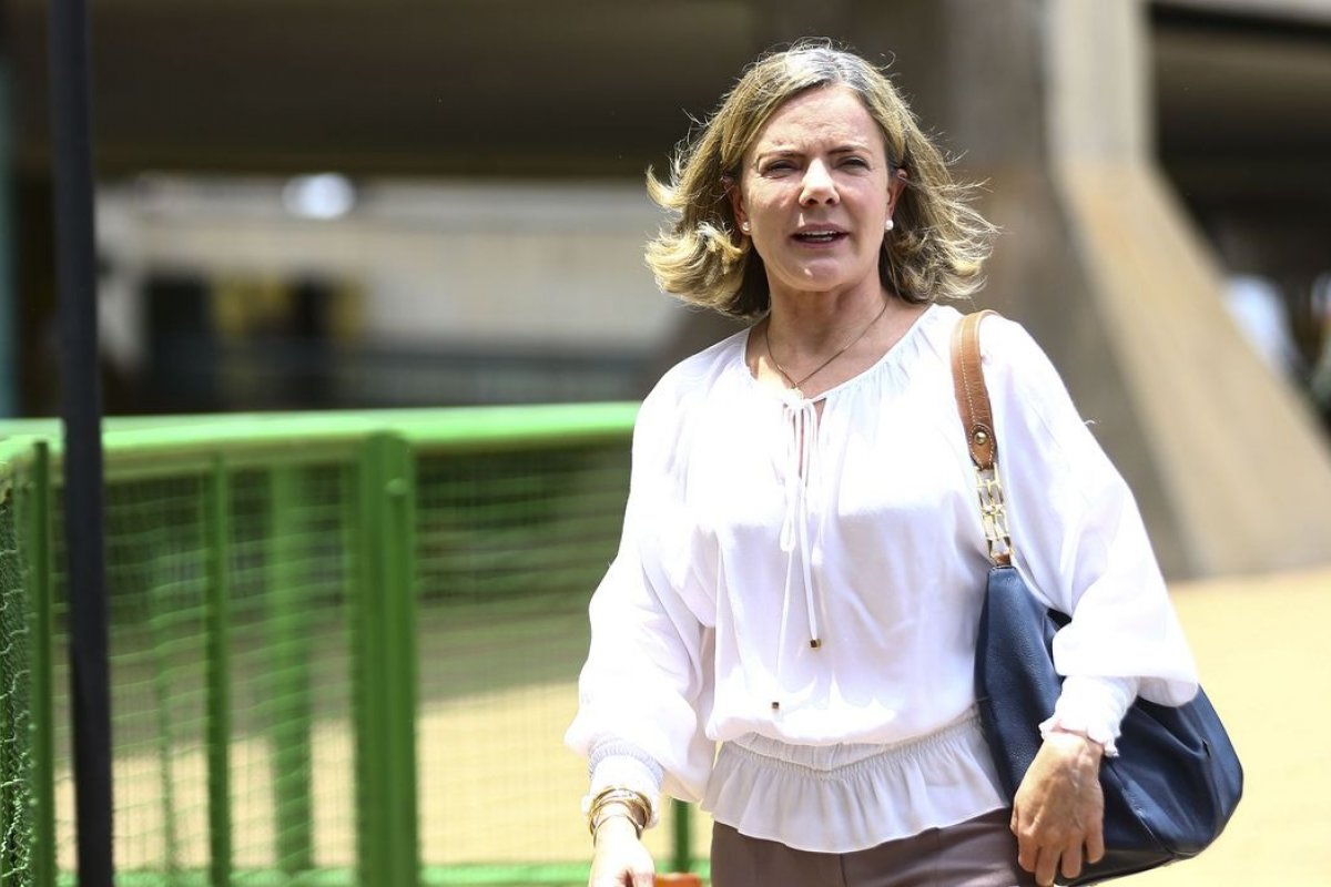 Gleisi não dá prazo para indicação de ministros e diz que 'mercado está mais ansioso'