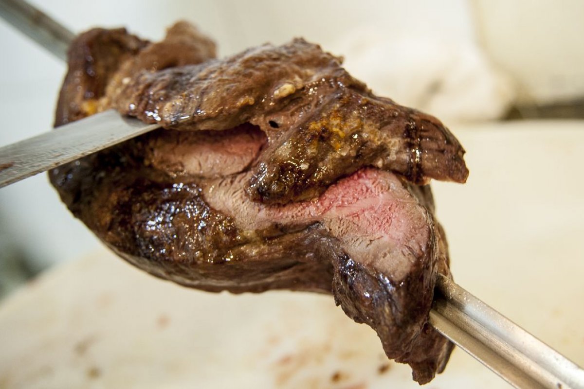 Churrasco encareceu 53,7% desde a Copa de 2018, diz levantamento