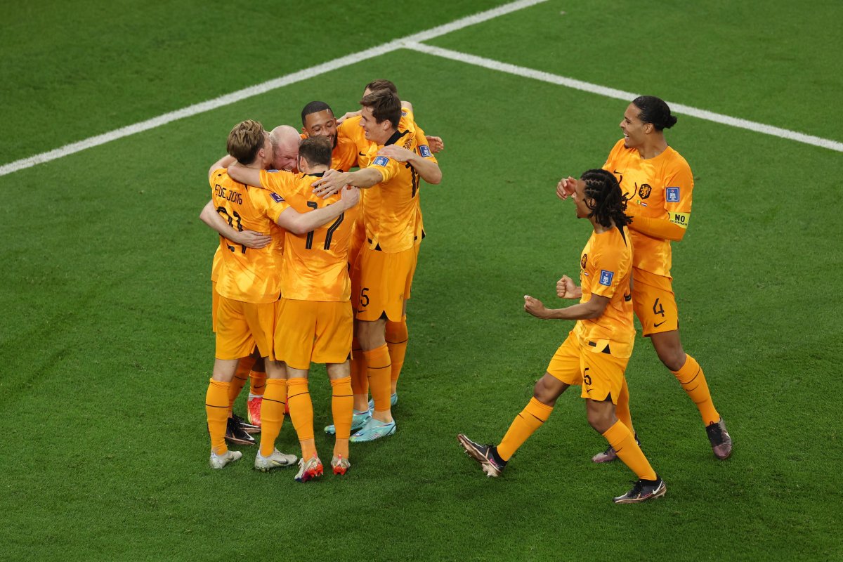 Com gols na reta final, Holanda vence Senegal por 2 x 0 na estreia da Copa