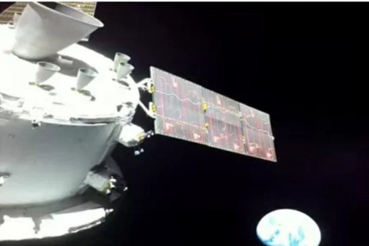 Cápsula Orion atinge ponto mais próximo à Lua