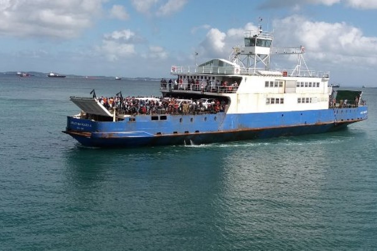 Homem morre após passar mal dentro de ferry-boat na Bahia