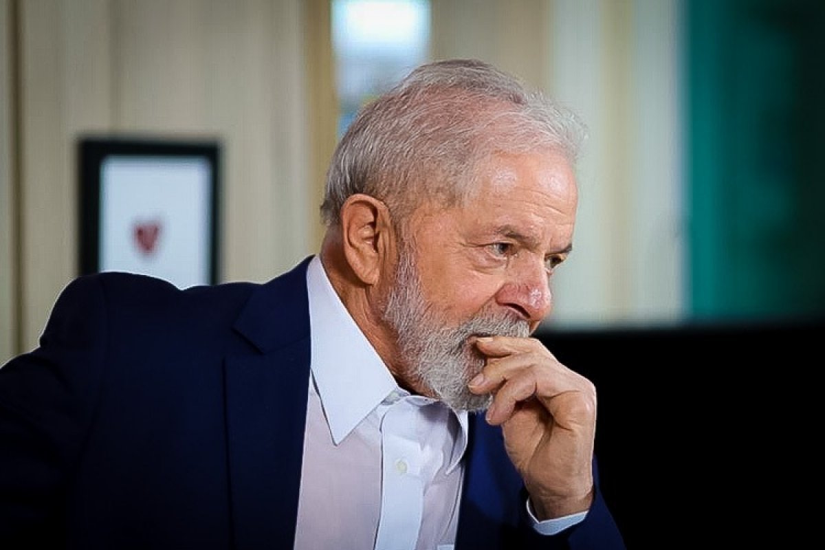 Lesão de Lula na garganta é benigna, diz médico que acompanha petista