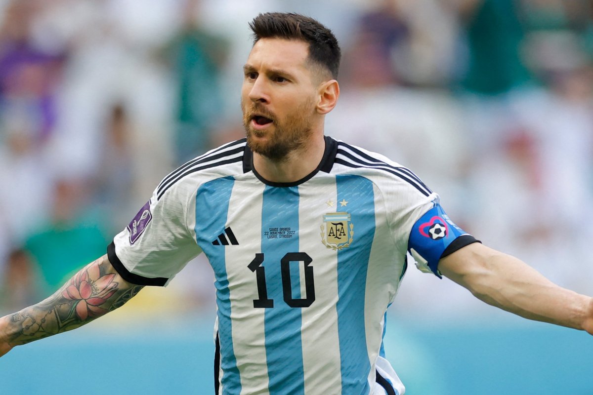 Messi se torna quinto jogador a marcar em quatro Copas do Mundo