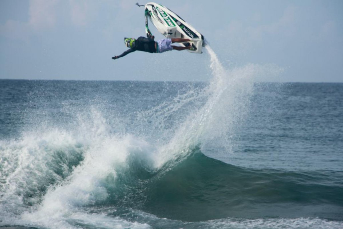 Baiano fica entre os melhores em mundial de surf