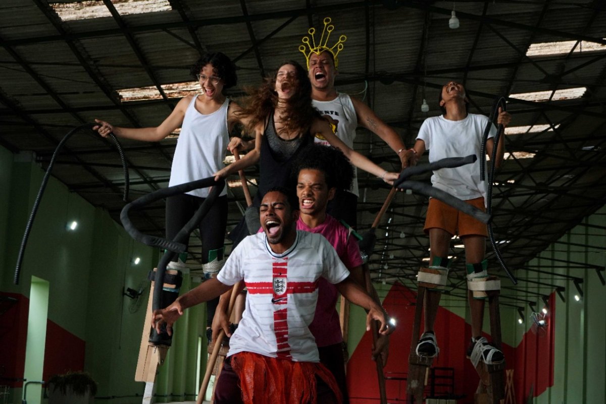 Espetáculo “Akonis da Península ” chega nas praias da Cidade Baixa!