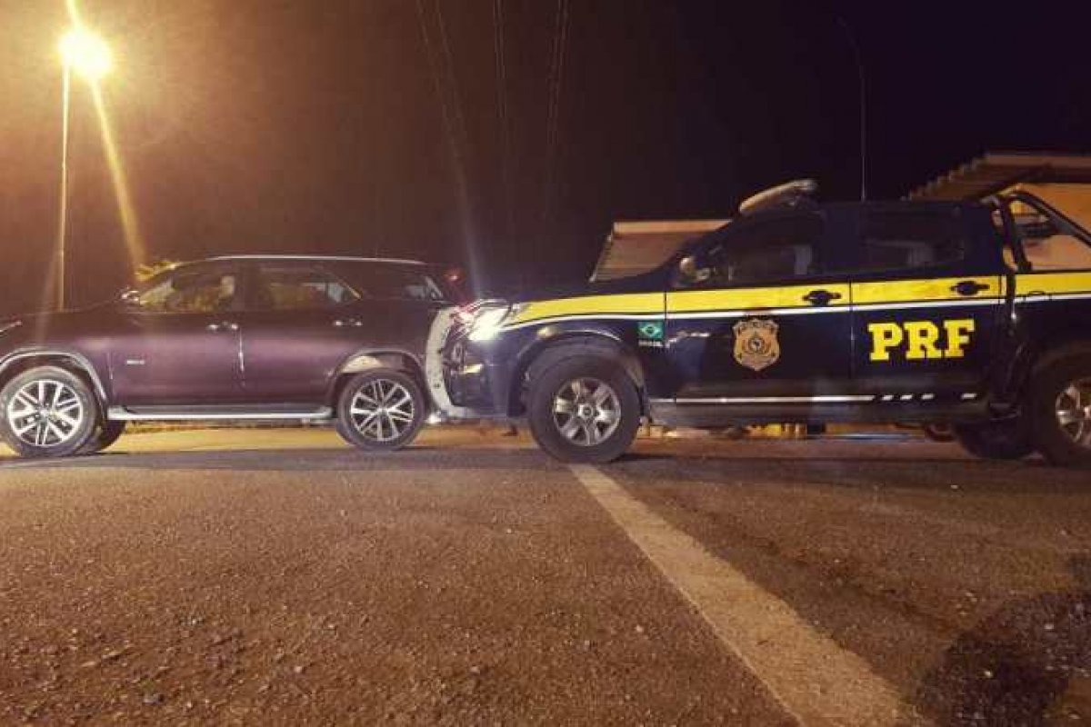 Veículo de luxo roubado é recuperada pela polícia