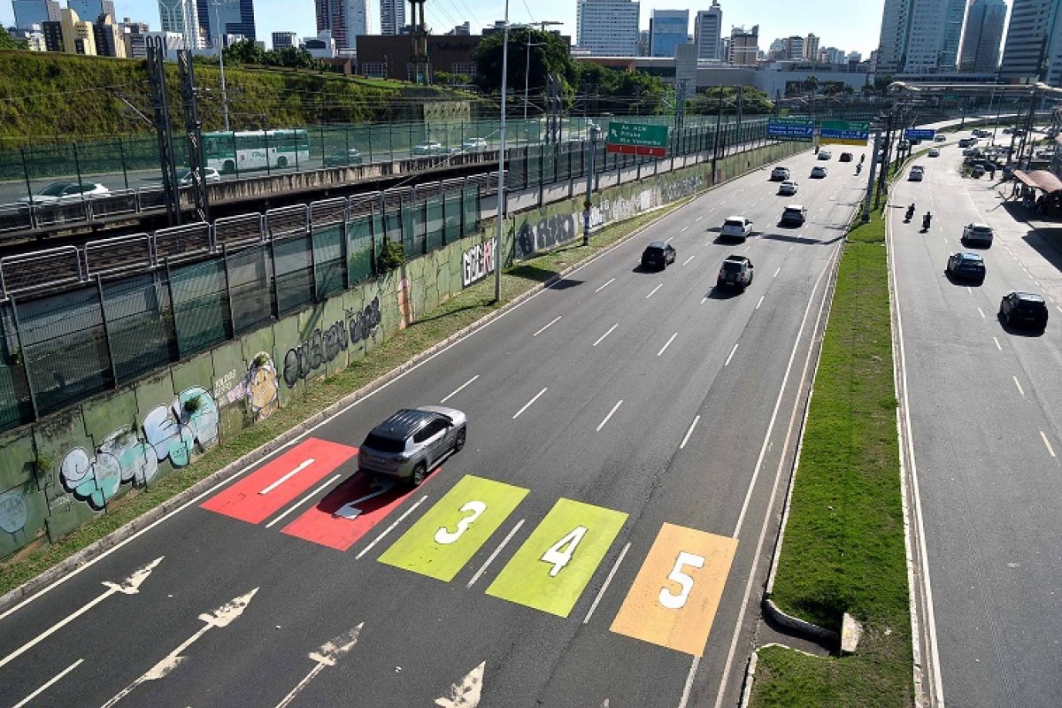 Avenida Paralela, em Salvador, ganha nova sinalização de fluxo