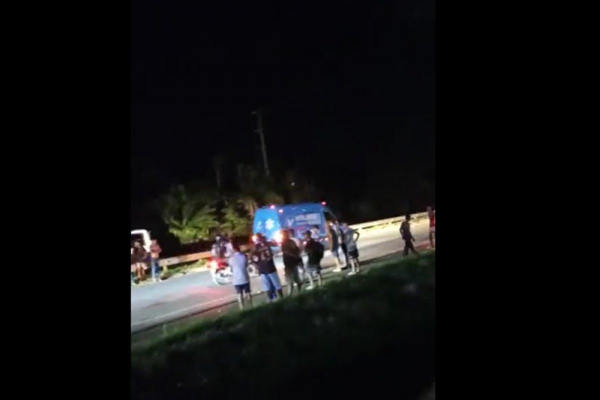 Homem fica ferido após atropelar cavalo com moto em Camaçari (BA)