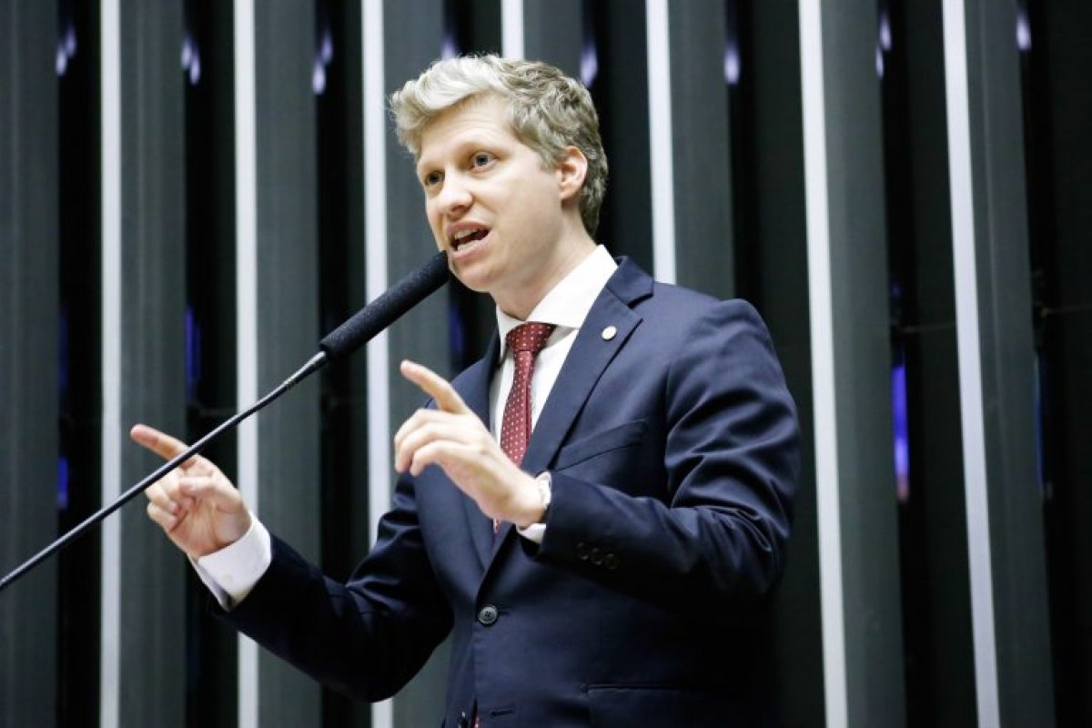 Deputado protocola pedido de CPI para investigar abuso de autoridade do TSE e STF