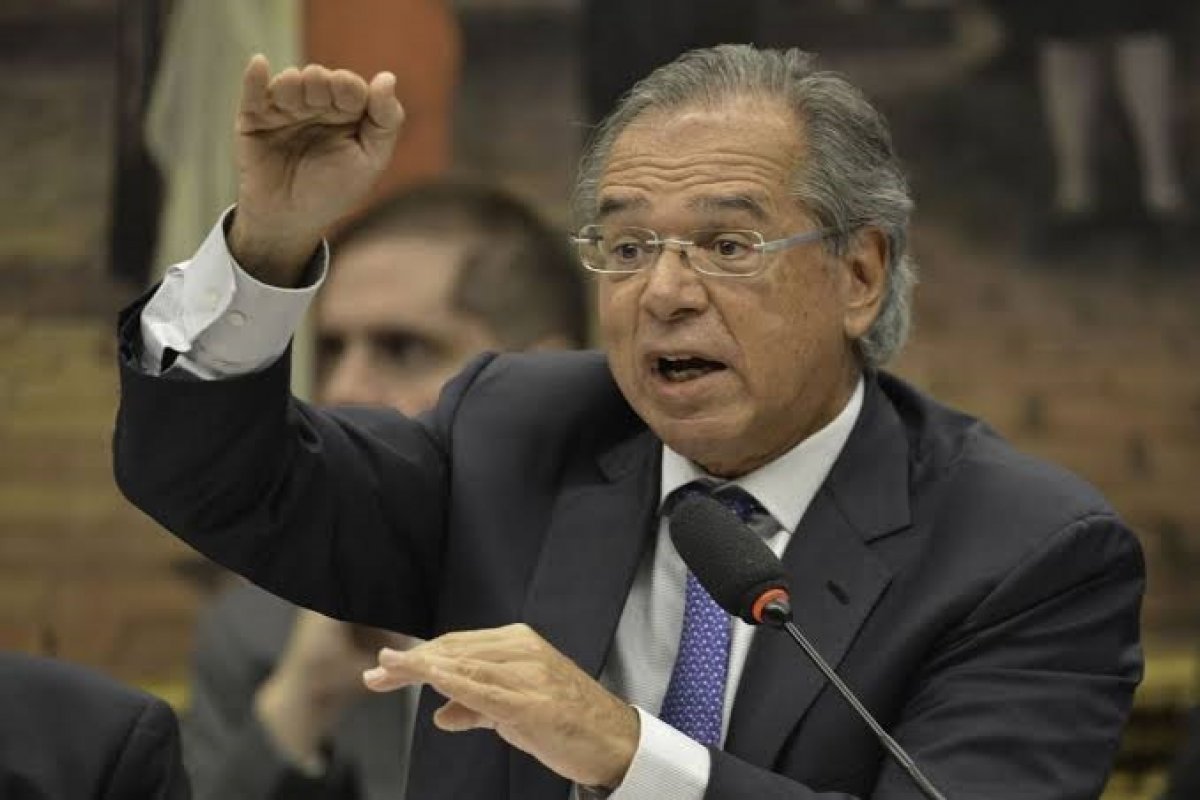 Paulo Guedes afirma que abertura da economia será gradual