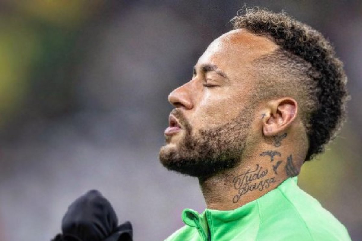 "Tenho certeza que vou ter a chance de voltar ", diz Neymar em publicação após o afastamento 