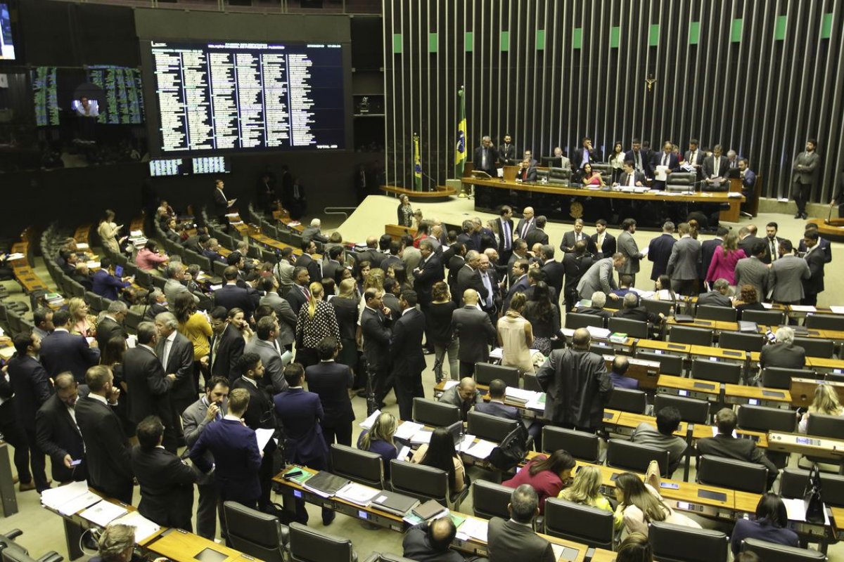 Comissão da Câmara aprova proposta de prisão após condenação em 2ª instância